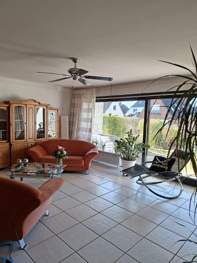 Wohnen m. Blick auf Terrasse 