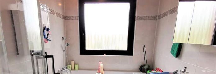 Badezimmer mit Badewanne