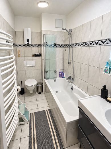 Remagen’in seçkin bir konumunda balkonlu ve çatı teraslı aydınlık maisonette daire – Bad