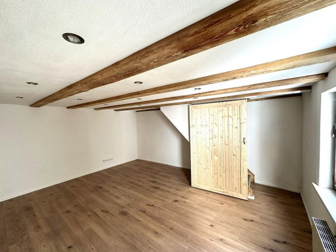 Gerenoveerd maisonnetteappartement met 4 kamers en 110 m² in het centrum van Apolda – Foto 6