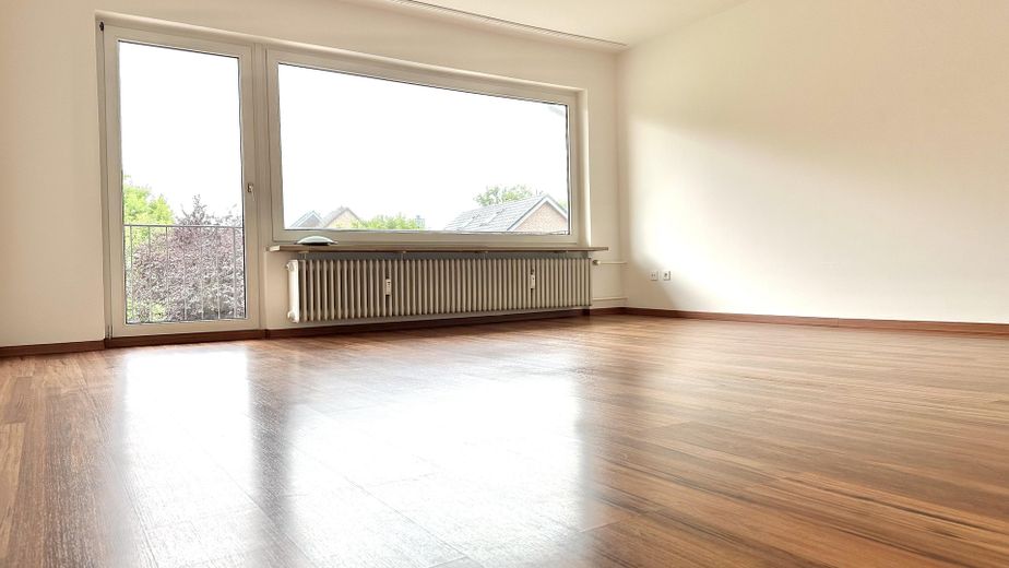 Balkonlu ve kendine ait park yeri olan aydınlık 3 odalı daire *** sahibinden – Wohnzimmer