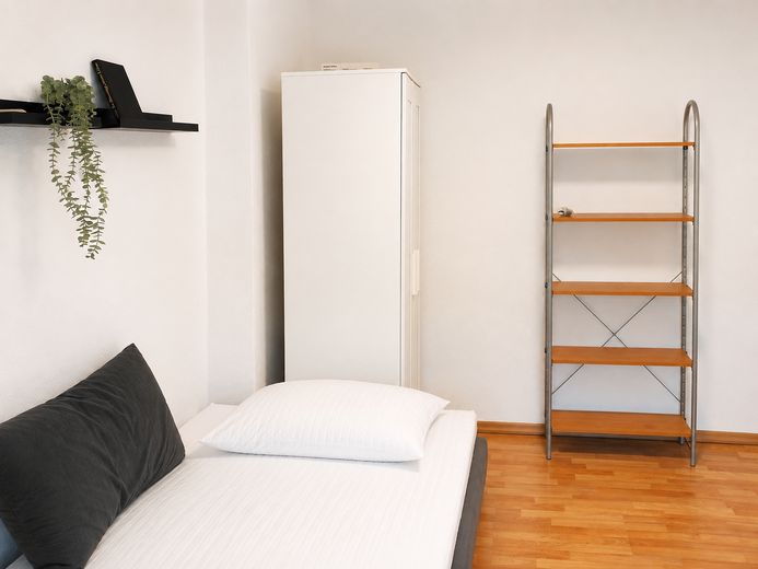 Komplett möblierte 2-Zimmer-Wohnung im beliebten Komponistenviertel in Barmbek-Süd – WG Zimmer Straßenseite 1