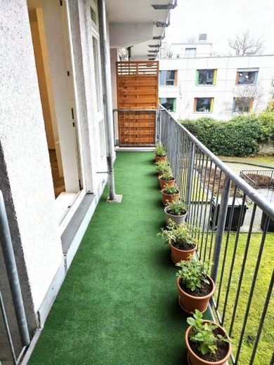 Frisch renoviert: Großzügige 140 m² Etagenwohnung mit Süd-Balkon, Parkett, Duschbad & TG-Stellplatz – Balkon
