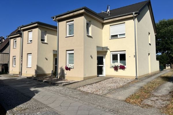 Investire tre volte – attraente complesso di case a schiera con 3 abitazioni, anno di costruzione 2016