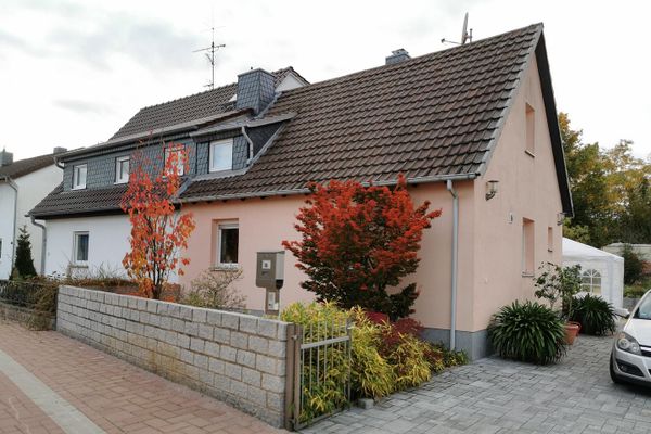 Dieburg'da rağbet gören bir konumda uygun fiyatlı, yenilenmiş müstakil ikiz ev