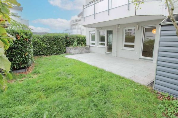 Lichtdurchflutetes Wohnglück: Bezugsfreie 4-Zi.-EG.-Maisonette mit Garten & Terrasse in Warmbronn