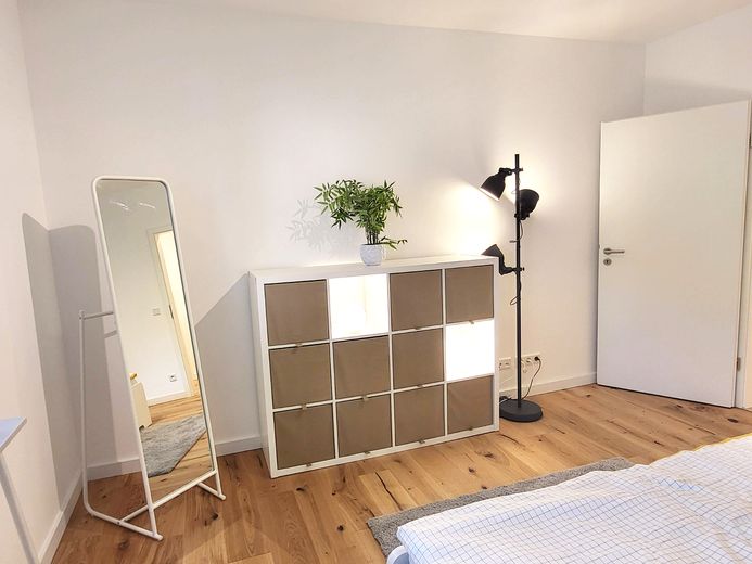 Wohnen auf Zeit: 2-Zimmer-Wohnung in Hamburg-Meiendorf – Schlafzimmer Ansicht 2