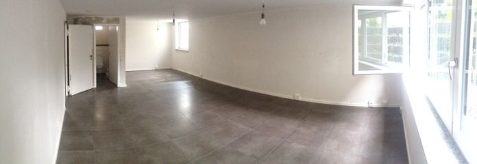 Світле офісне/хобі-приміщення (43 м²) з ванною та підключеннями для кухні