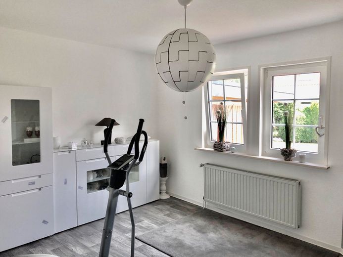 Freist. Einfamilienhaus mit Garten, Doppelgarage und Carport – Foto 12