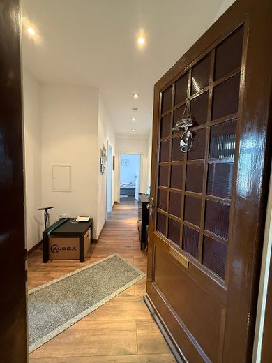 Attraktive  und moderne 3 Zimmer Wohnung mit 83m2 Hilden und Balkon 2OG inkl. Küche! – Flur
