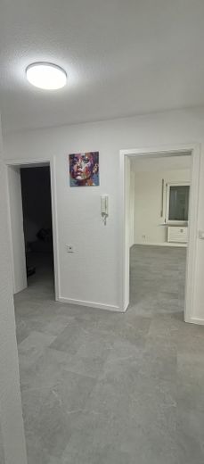 3-Zimmer-Wohnung – frisch renoviert, bezugsfertig – Flur
