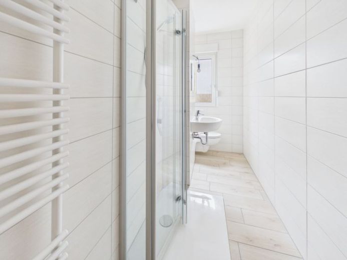 Schöne 3 Raum-Wohnung mit bodengleicher Dusche – Foto 1