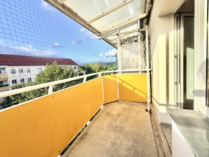 Helle 2-Raum-Wohnung mit Balkon und Blick auf die Elbhänge - 830€ Gesamtmiete inkl. Stellplatz – Balkon