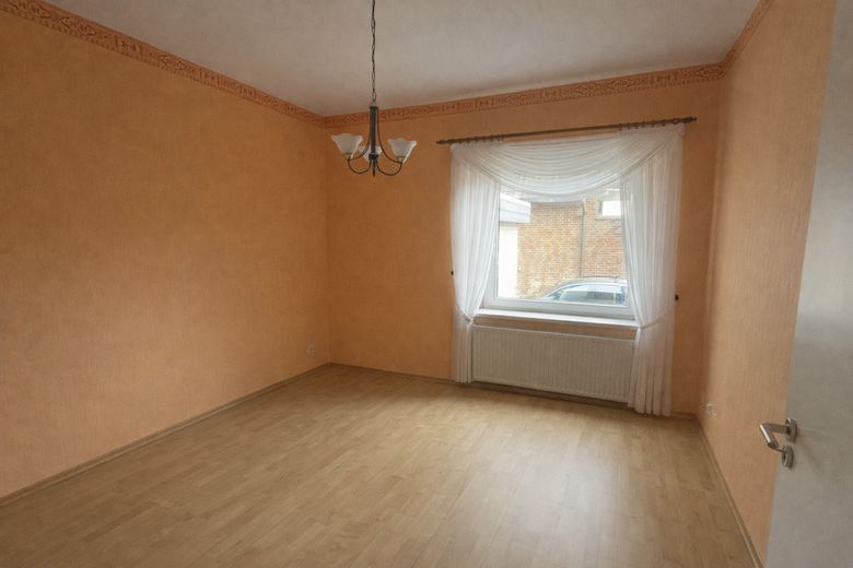 Exclusive House with Garage and Three Parking Spaces – EG Zimmer 2
