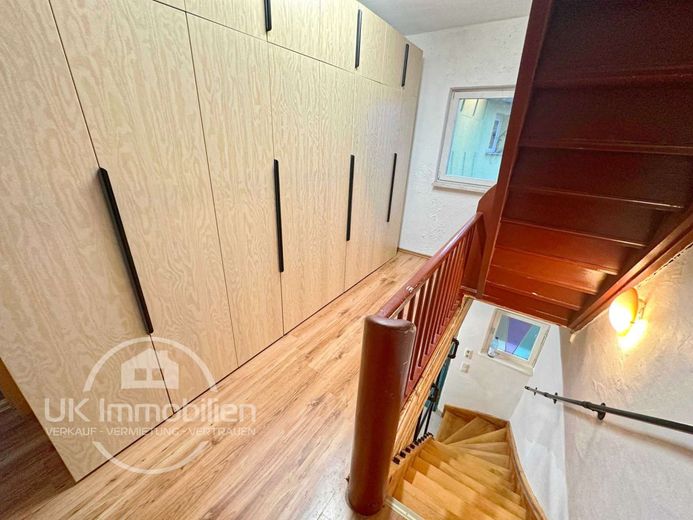 Saniert + Charmant! 1-2-Familienhaus im Hofreitenstil in MKK-Neuberg + Flexibel 5-8-Zimmer möglich! – OG1