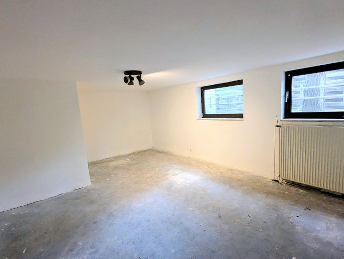 Bungalow adatto alle famiglie, vicino al centro e ben collegato – Keller 1