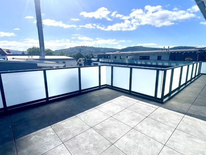 Über den Dächern der Stadt - Moderne 2 Zimmer NB Wohnung mit EBK, Dachterrasse und TG – Foto 1
