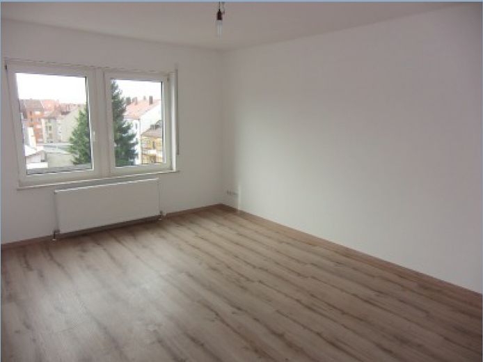 Appartamento di 1 locale completamente ristrutturato con cucina abitabile aspetta il nuovo proprietario! – Wohnzimmer1