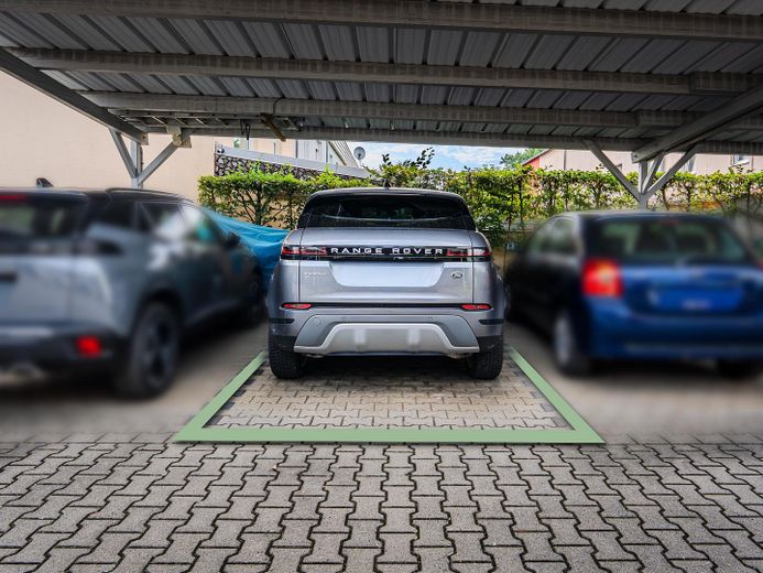 Südstadtpark'ta Ev – bahçeli ve çatı teraslı modern sıra ev – Carport