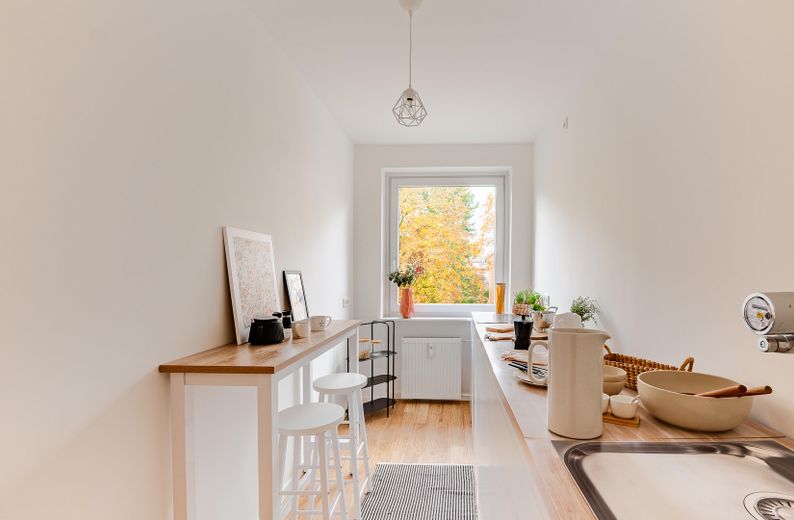 Provisionsfrei – frisch kernsanierte 3-Zimmer-Wohnung mit Balkon und Tiefgarage in Winterhude – Küche 
