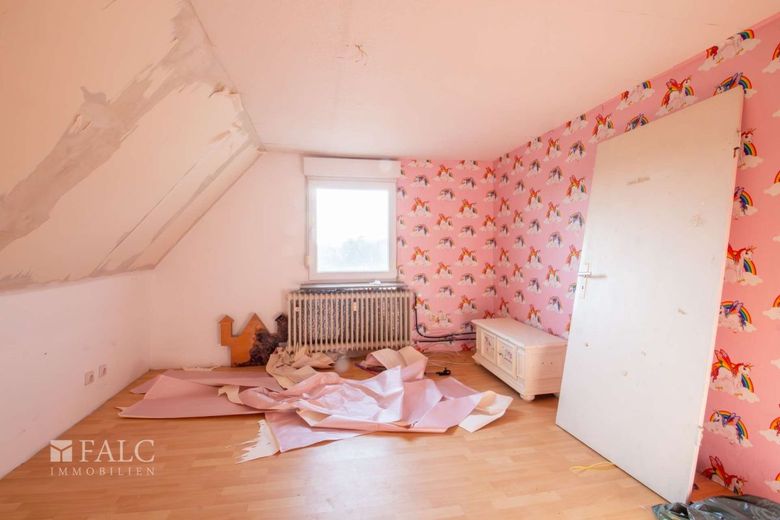 Handwerker aufgepasst - 2 Häuser zum Preis von einem! – Kinderzimmer