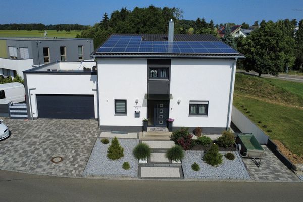 Oaza komfortu – nowoczesny dom jednorodzinny z mieszkaniem dodatkowym