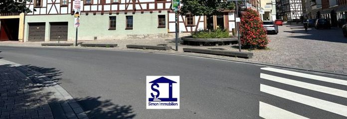 Wohn - und Geschäftshaus in Schmalkalden - Mach was draus !
2 Wohnungen + Gewerbe + Doppelgarage jetzt - bis zu 5 Wohnungen möglich !