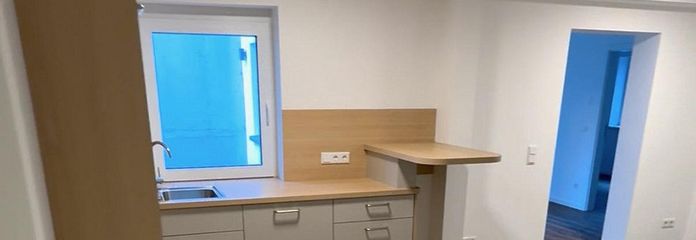 Прекрасная 4-комнатная квартира с балконом в центре Вюрцбурга – Wohnküche