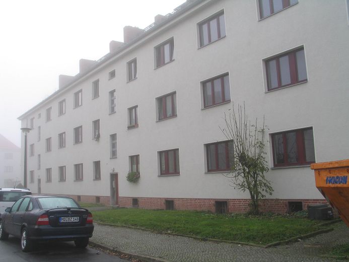 Bonito apartamento de 2,5 habitaciones con balcón orientado al sur y vistas sobre la ciudad – Front, Straße