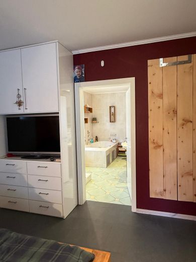 EG Schlafzimmer, gr. Bad