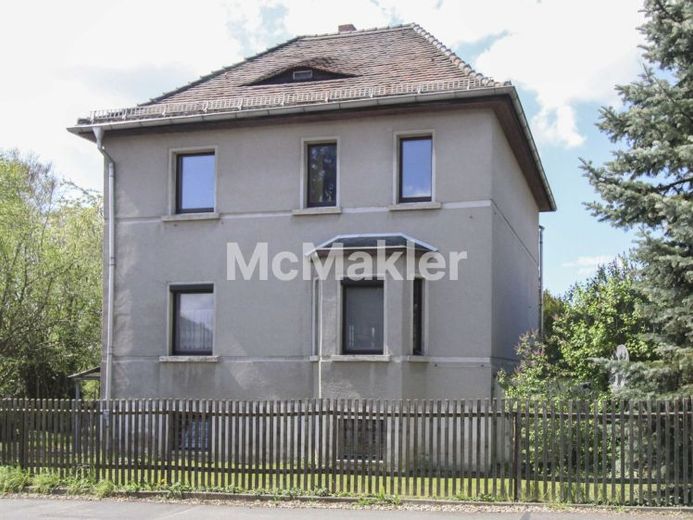 Freistehendes EFH in ruhiger Lage - Garten und Garagen - sofort bezugsfrei - Renovierungsbedarf – फोटो 1