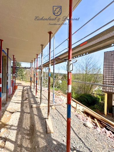 Energetisch optimierte Neubauwohnung, Gartengeschoss, mit Terrasse, provisionsfrei – Überdachte Terrasse