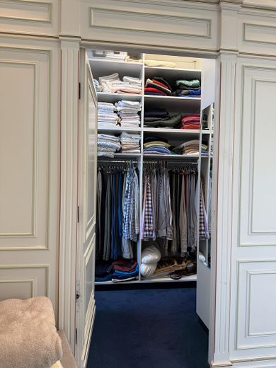 Begehbarer Kleiderschrank