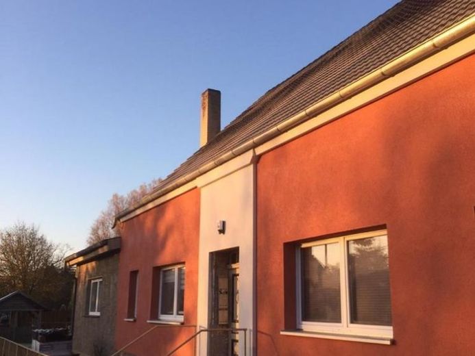 Werthaltige Kapitalanlage – gepflegtes Mehrfamilienhaus mit 5 langfristig vermieteten Einheiten – Foto 1