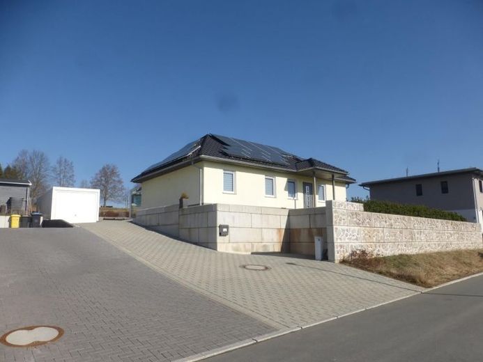 Bungalow unifamiliare di nuova costruzione (casa a risparmio energetico) in posizione eccellente (Hauptmannsgrün) – Foto 1