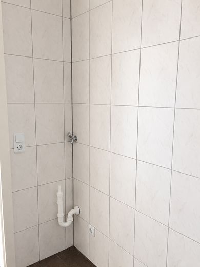 Appartamento con 1 camera, loggia e garage – senza provvigione – Badezimmer_3