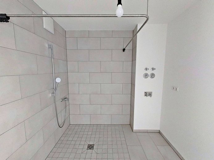 **PRIMERA OCUPACIÓN** Vivienda de 3 habitaciones adaptada para silla de ruedas con COCINA INTEGRADA y LOGGIA – Ansicht I: Bad