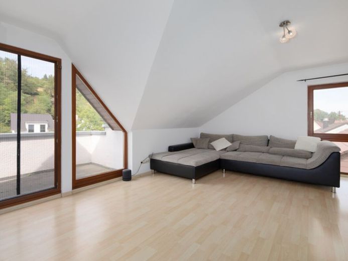 **Bereit für den Einzug! – gemütliche 3-Zimmer-Wohnung über den Dächern** – Foto 1