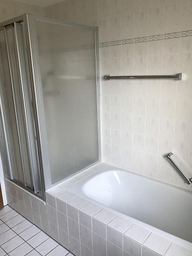 Helle schöne 2-Zimmer-Wohnung mit SW-Balkon und Blick ins Grüne in Kirchrode – Badezimmer