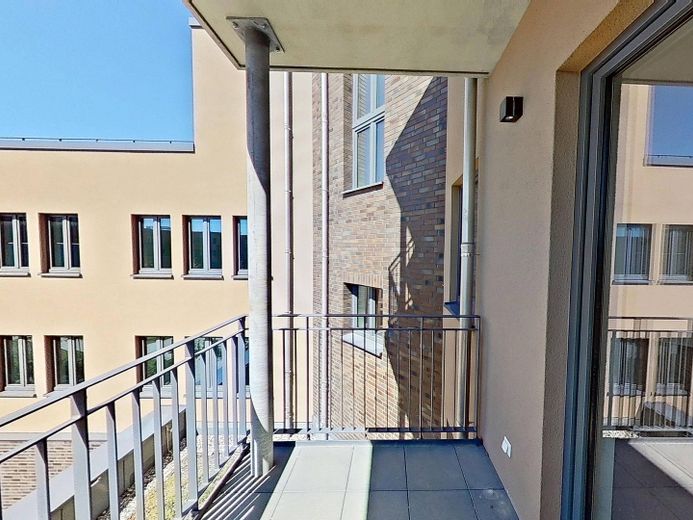 2-Zimmer-Neubauwohnung mit EINBAUKÜCHE und BALKON im Erstbezug *HERBSTSPECIAL: 13. Monatsmiete FREI* – Balkon