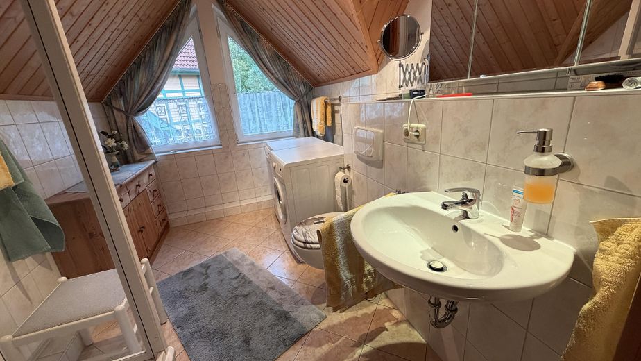 Casa de vacaciones con embarcadero propio en Hafendorf Rheinsberg – Bad, Waschm./Trockner