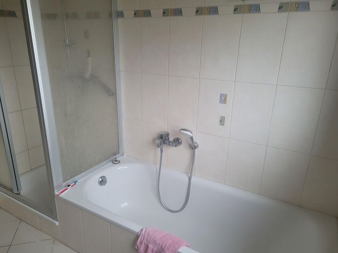 Bäder mit Dusche und Badewanne