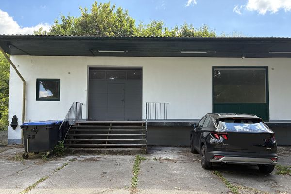 Modernisierte Gewerbehalle mit Büro in Remscheid