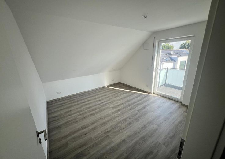 Attraente appartamento mansardato con 2 locali in posizione ambita – Schlafzimmer