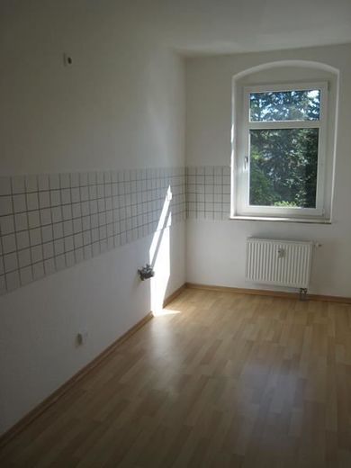 Große 2-Zimmer mit Laminat, Wannenbad, Stellplatz und Balkon in ruhiger Lage! EBK mgl. – IMG_8716