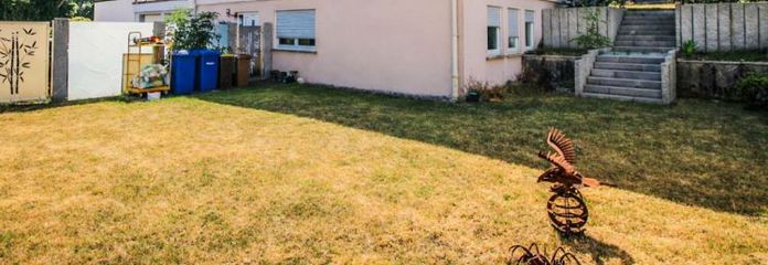 Stilvolle 3-Zimmer-Wohnung mit Garten, Terrasse & Einbauküche im gepflegten 3-Parteien-Haus!