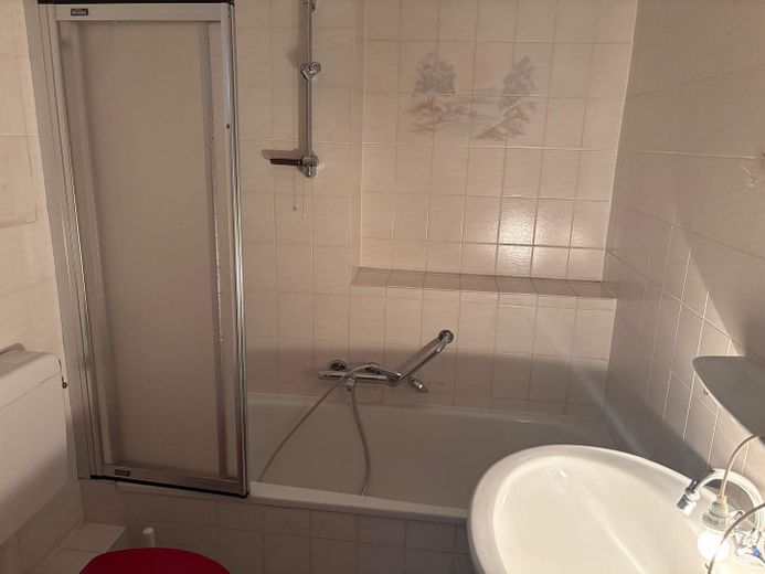 3 Zimmer Wohnung in zentraler Lage – Badezimmer 