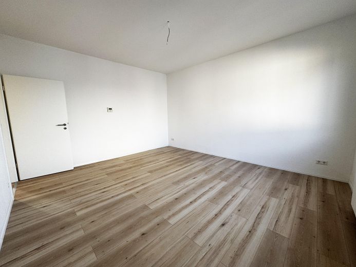 Sanasyondan sonra ilk kullanım - Yeni zemin/mutfak/banyo/pencereler - Heilbronn'da merkezi konum – Schlafen