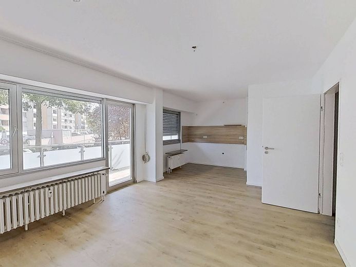 **Helles 1-Zimmer-Apartment mit Balkon im Hochparterre in Ratingen** – Ansicht IV: Wohn- und Schlafb…