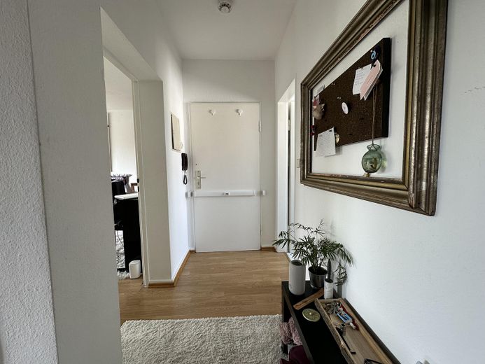 Centralne mieszkanie 2-pokojowe w frankfurckim Ostend z balkonem i EBK – Foto 9
